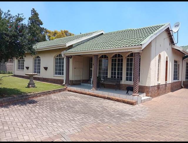 5 BEDROOM HOUSE FOR SALE IN FLORA GARDENS